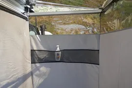 douche-falcon-james-baroud-abris-4x4-exterieur