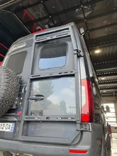 porte-tout-sur-porte-arriere-droite-mercedes-sprinter-apres-2018-1
