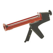 PISTOLET A MASTIC