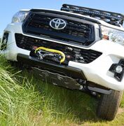 platine-de-treuil-toyota-hilux-revo-2