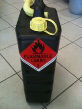 JERRYCANS  GAZ OIL PLASTIQUE image 1